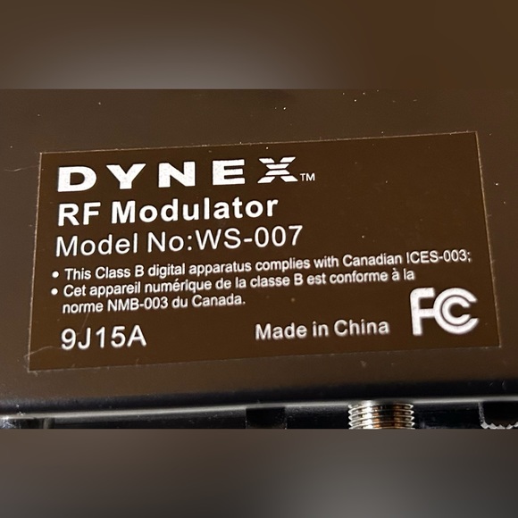 Dynex WS-007 - RF Modulator RCA/S-Video to Coax Video Converter - Picture 4 of 4